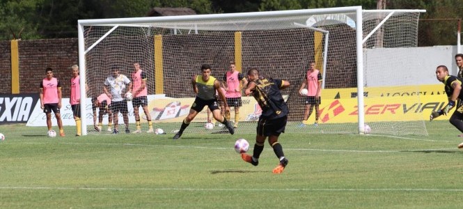 Flandria, Comunicaciones, Amistoso. 