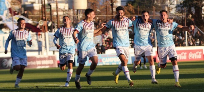 UAI Urquiza, Furgón, Deportivo Armenio, Tricolor, Primera B, Clausura 