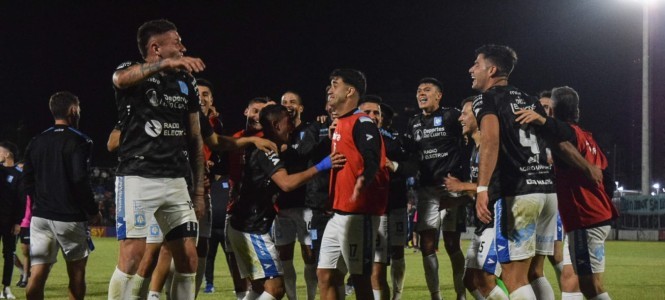 Estudiantes Río IV, Primera Nacional, León, Atlético Rafaela, La Crema 