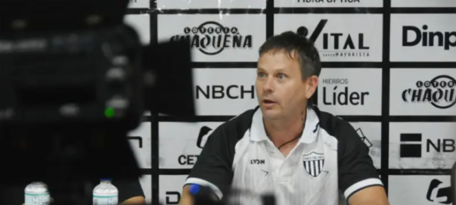 Pedro Llorens dejó de ser el DT de For Ever