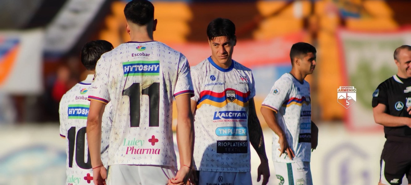 En un partido parejo, el tricolor de Maschwitz y el de Adrogué igualaron sin goles