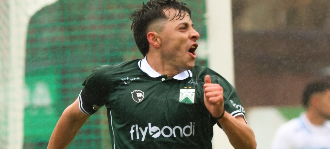 Ferro ganó y sigue firme en la punta